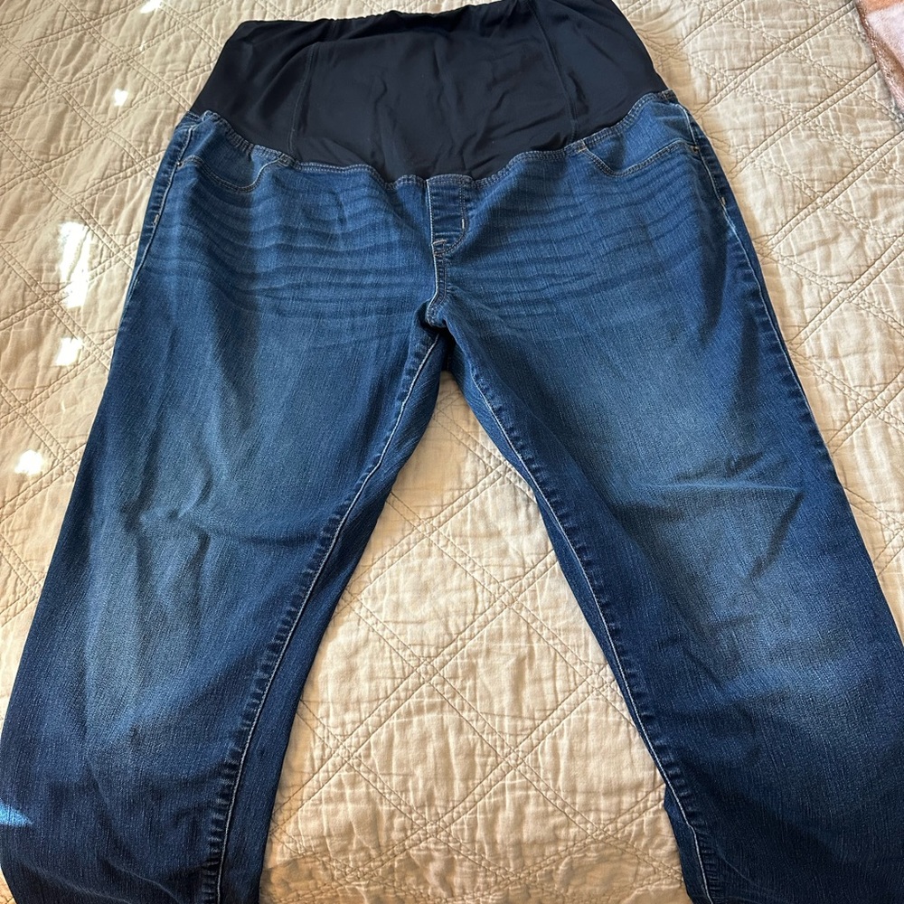 Isabel maternity by Ingrid and Isabel size 16/33R over belly skinny jeans